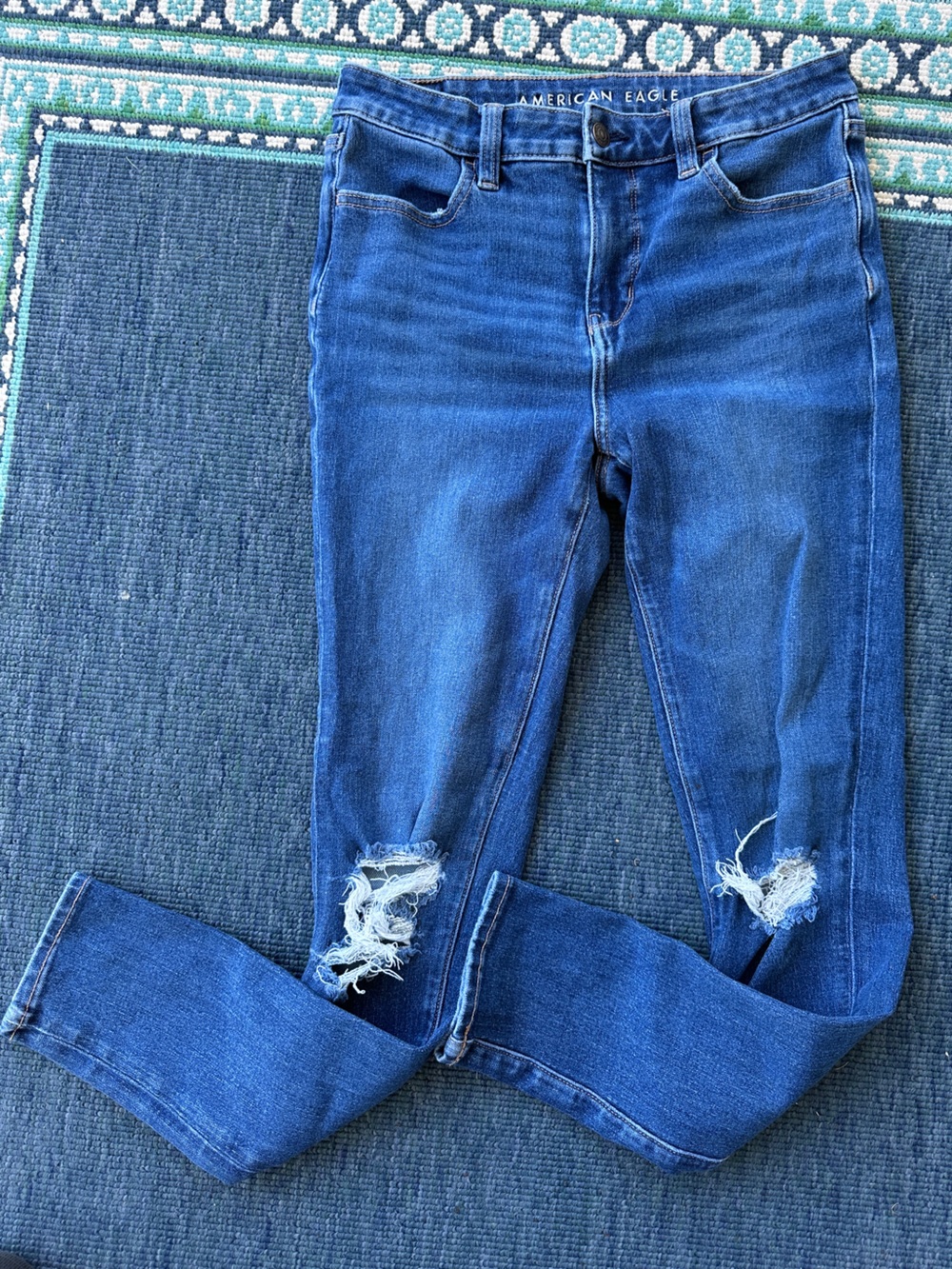 American Eagle Outfitters Hi Rise Jeggings with ripped knee style size 8 Long